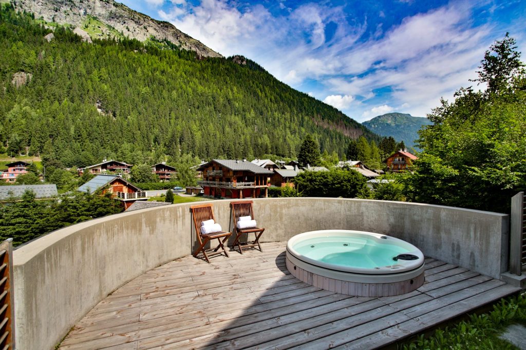 Content image for Accommodation Insights from Denver: Mountain Retreats and Urban Hotels