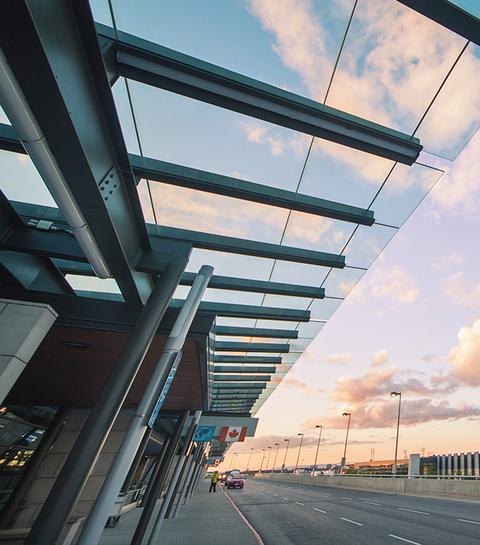 Featured image for Transportation from Ottawa to YOW: How to Get There Easily