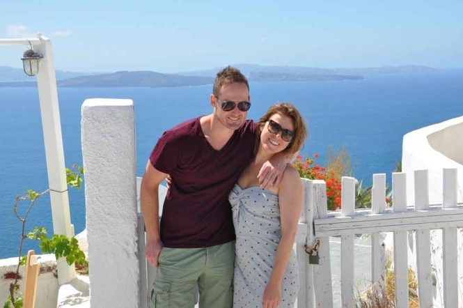 Featured image for How to Plan a Romantic Getaway to Santorini, Greece with a Travel Agency