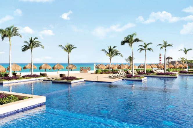 Featured image for How to Book an All-Inclusive Resort in Cancun Through a Travel Agency